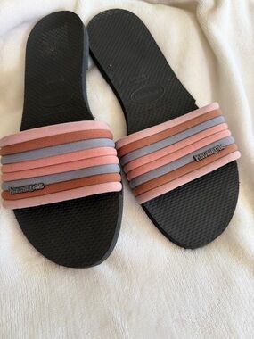 Havaianas Women’s Pink, Mauve & Gray Striped Slide Sandals